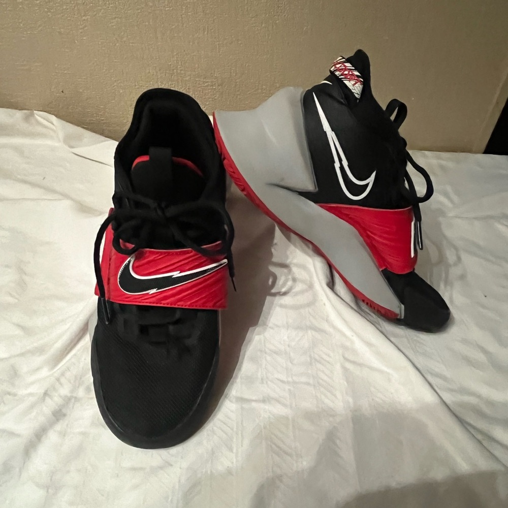 Nike Future Court 3 Sneakers